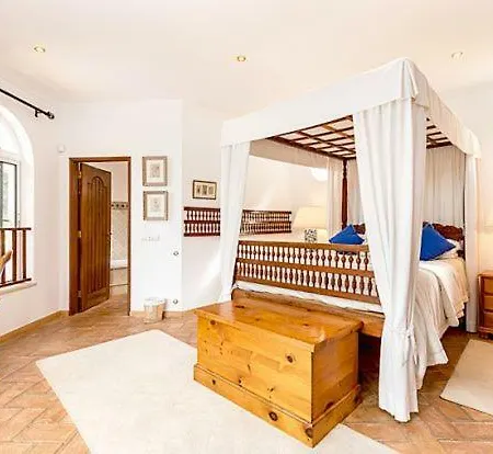 Villa Sao Lourenco Sleeps 12