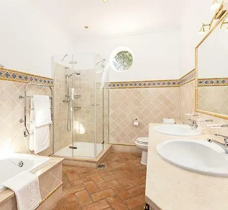 Villa Sao Lourenco Sleeps 12