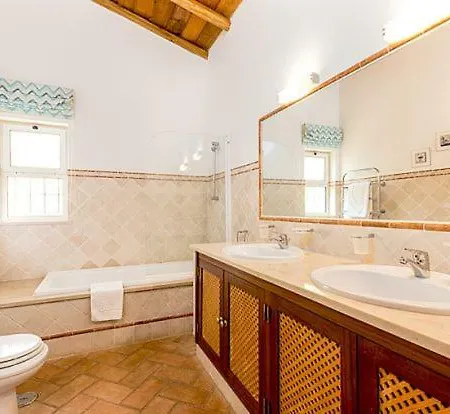 Sao Lourenco Sleeps 12 *