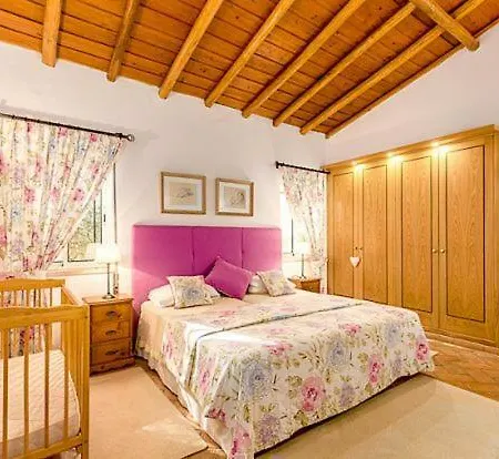 Sao Lourenco Sleeps 12 * Sao Lourenco (Almancil)