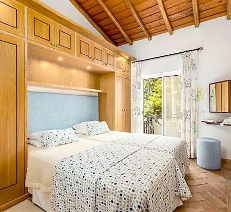 Sao Lourenco Sleeps 12 Villa